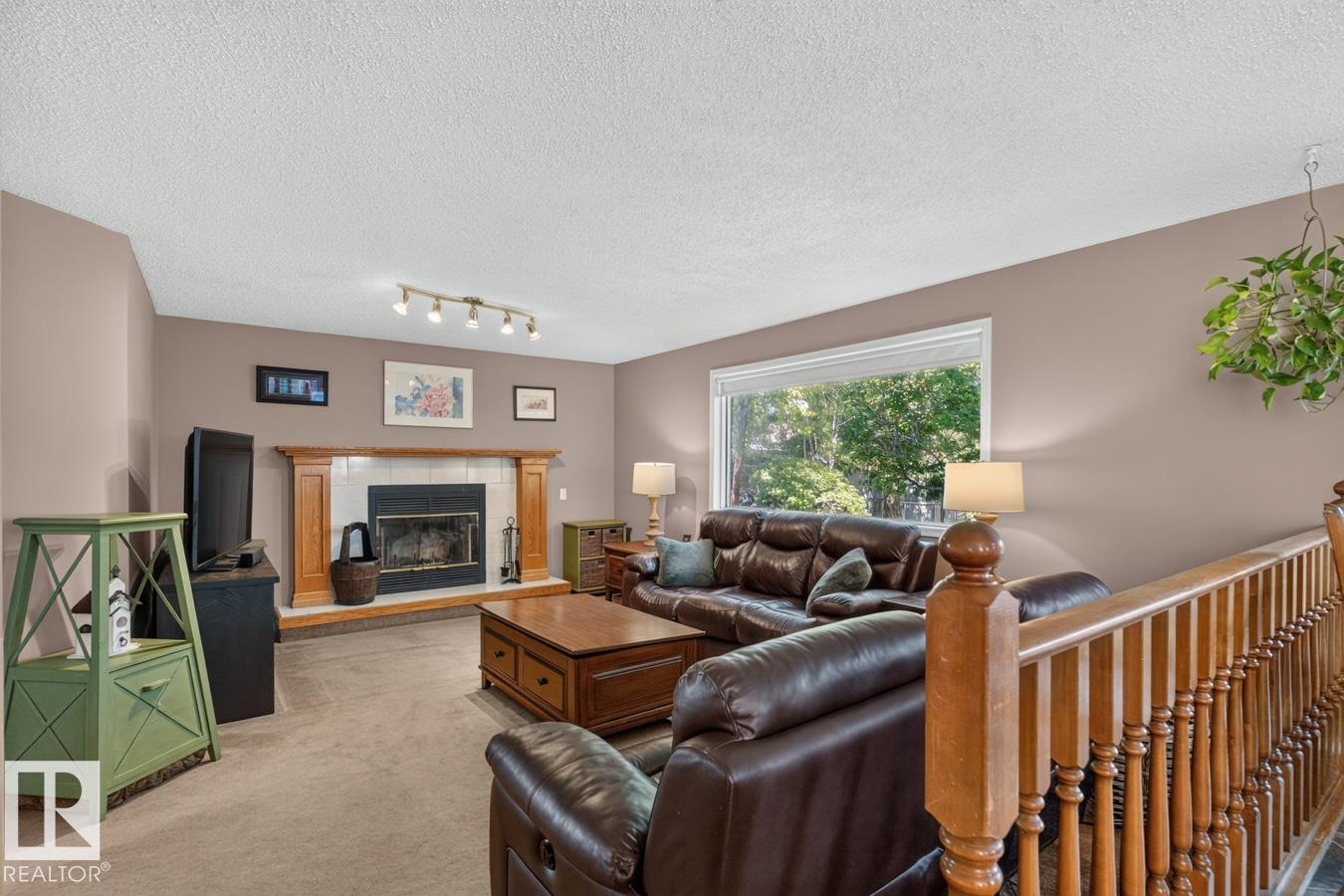135 MEADOWVIEW DR — photo 11