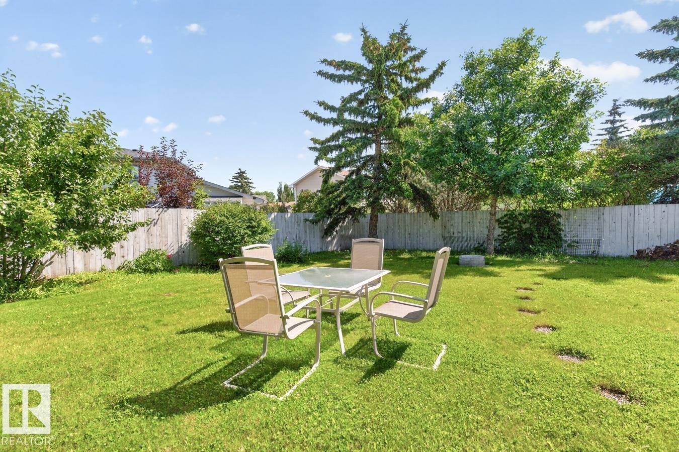 135 MEADOWVIEW DR — photo 39