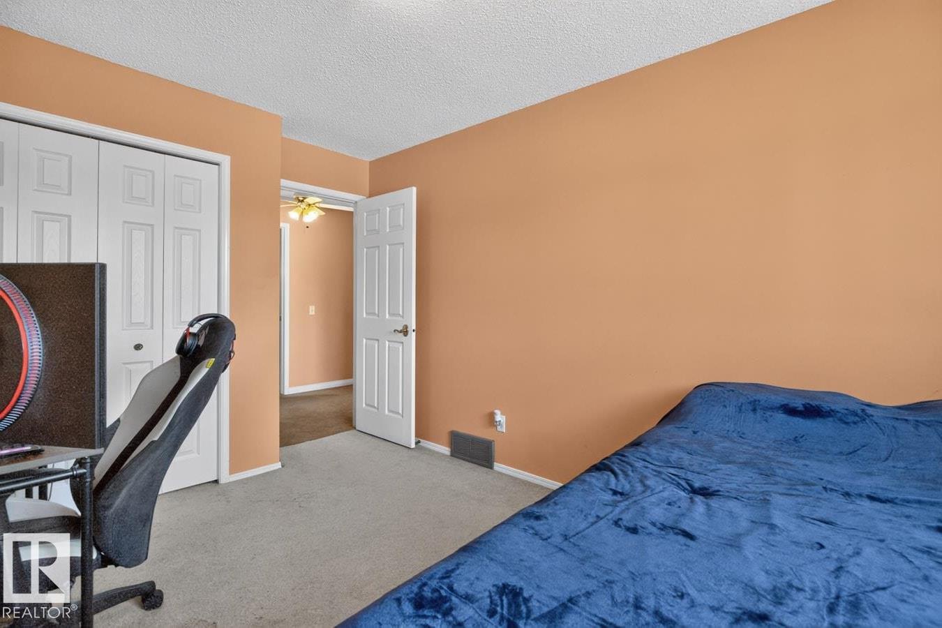 135 MEADOWVIEW DR — photo 25