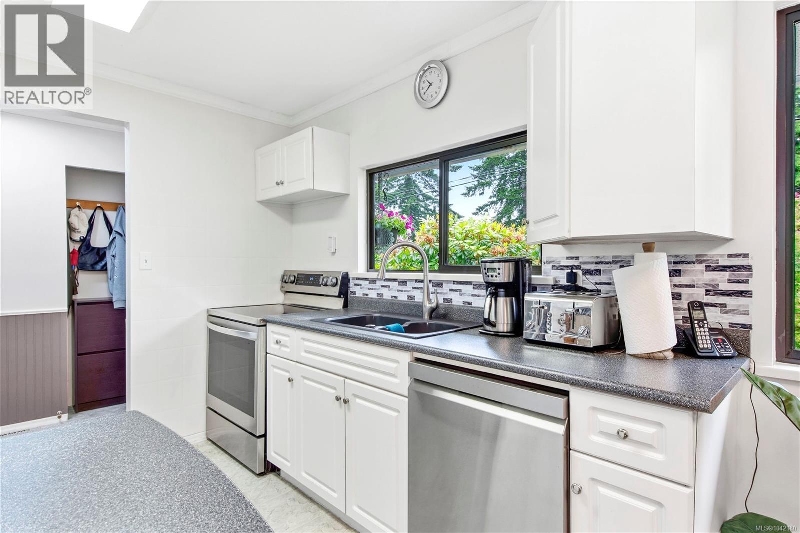 1276 Sayward Rd - 4