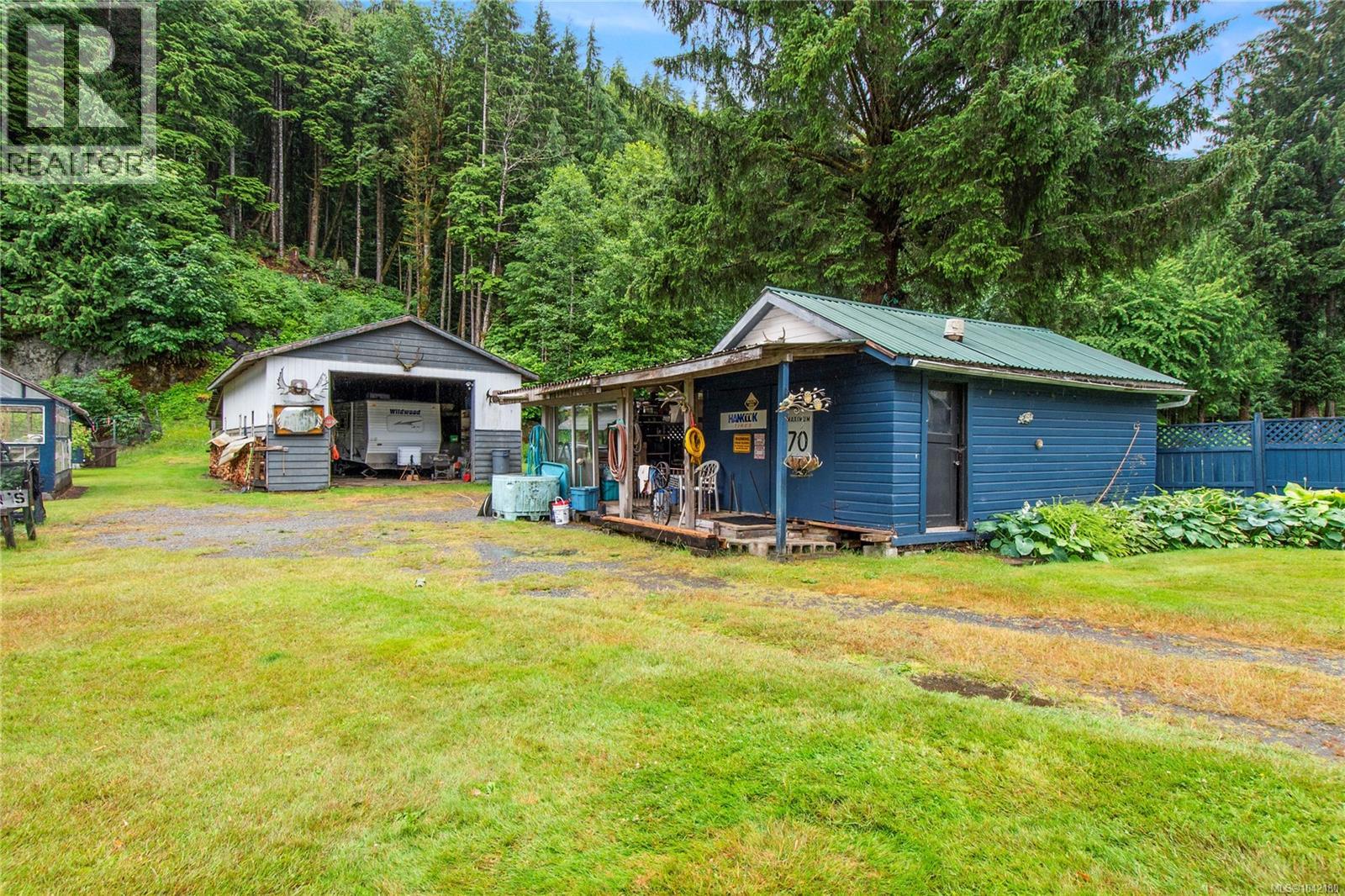 1276 Sayward Rd, Sayward — photo 3