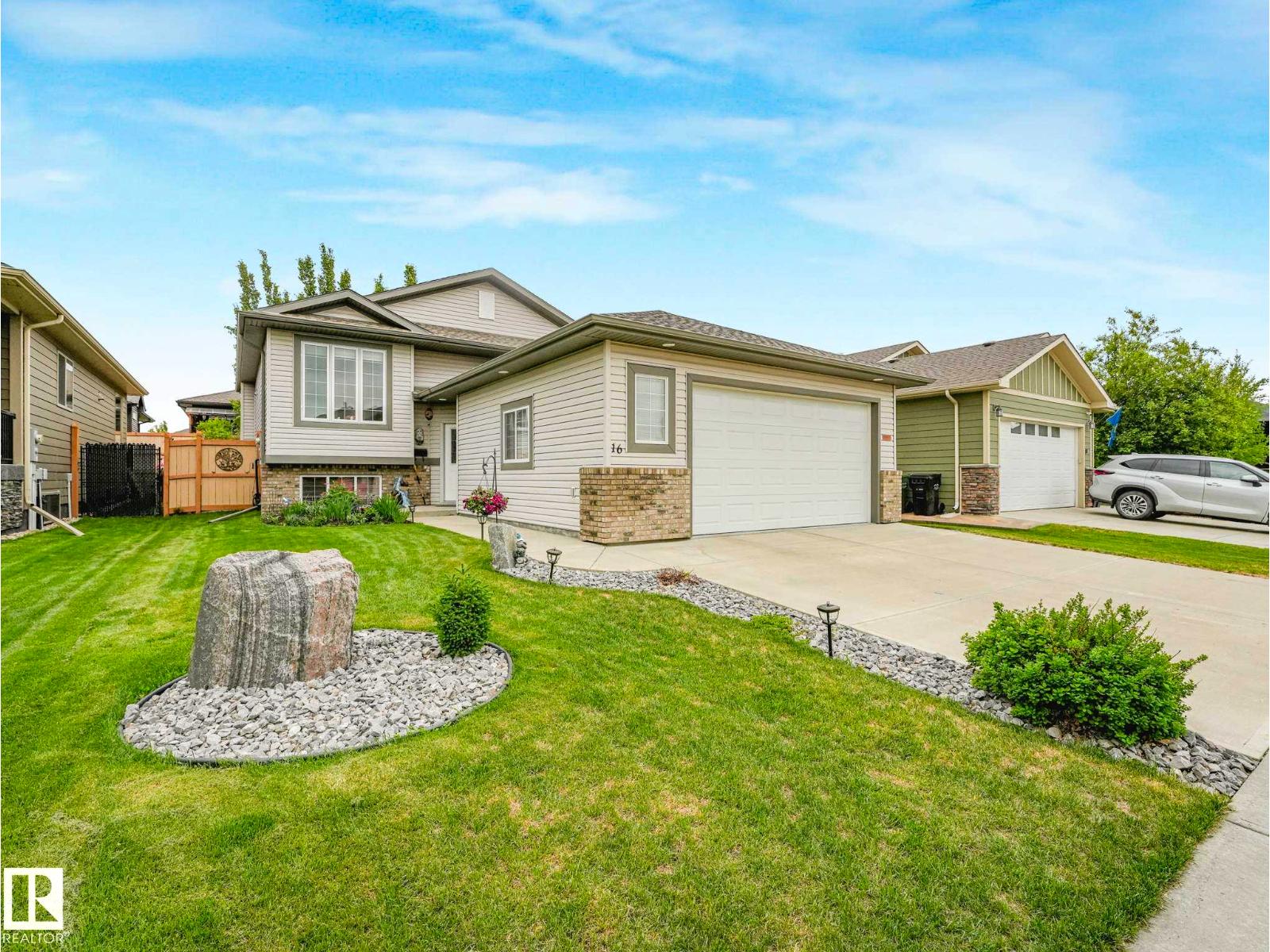 16 WADE AV - 1