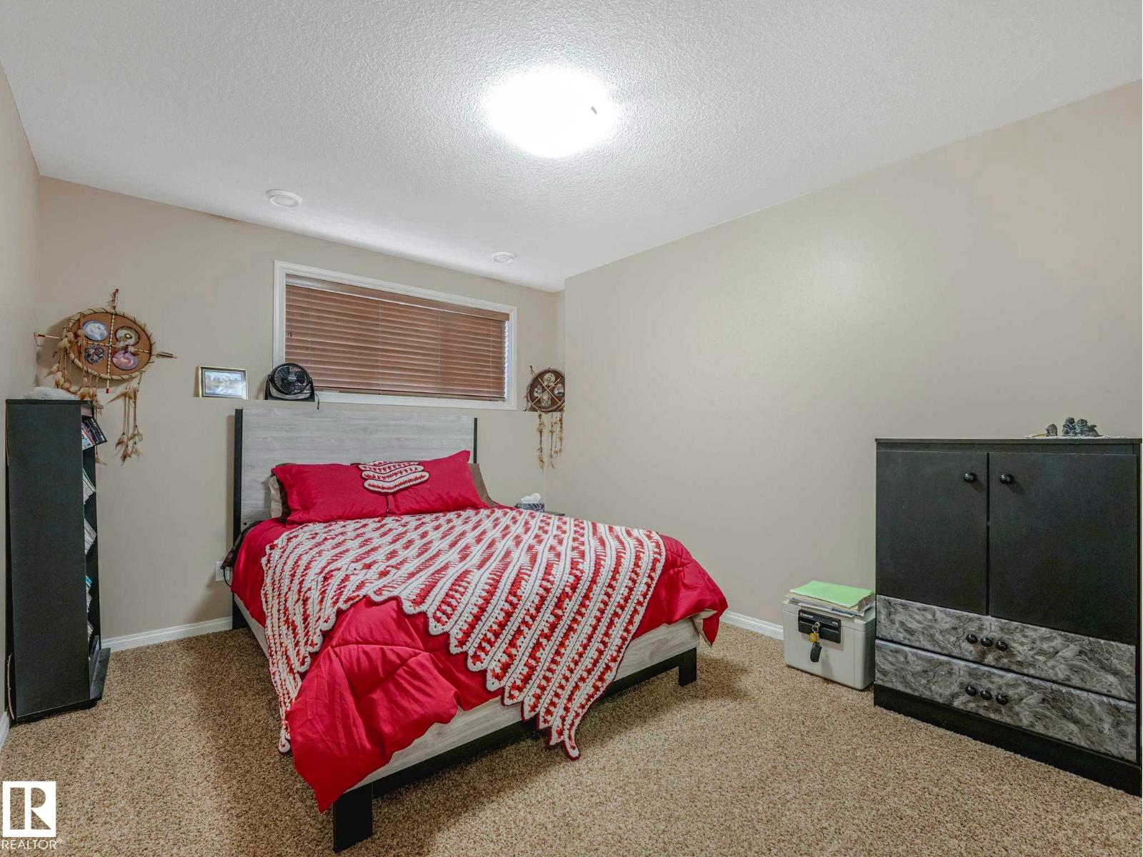 16 WADE AV - 39