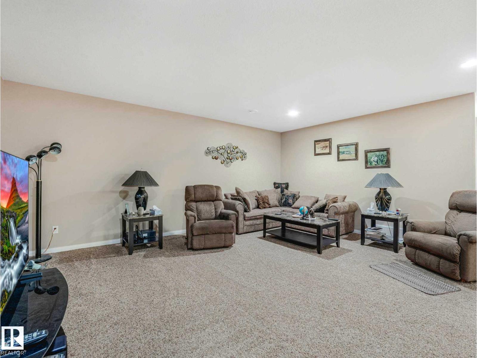 16 WADE AV - 36