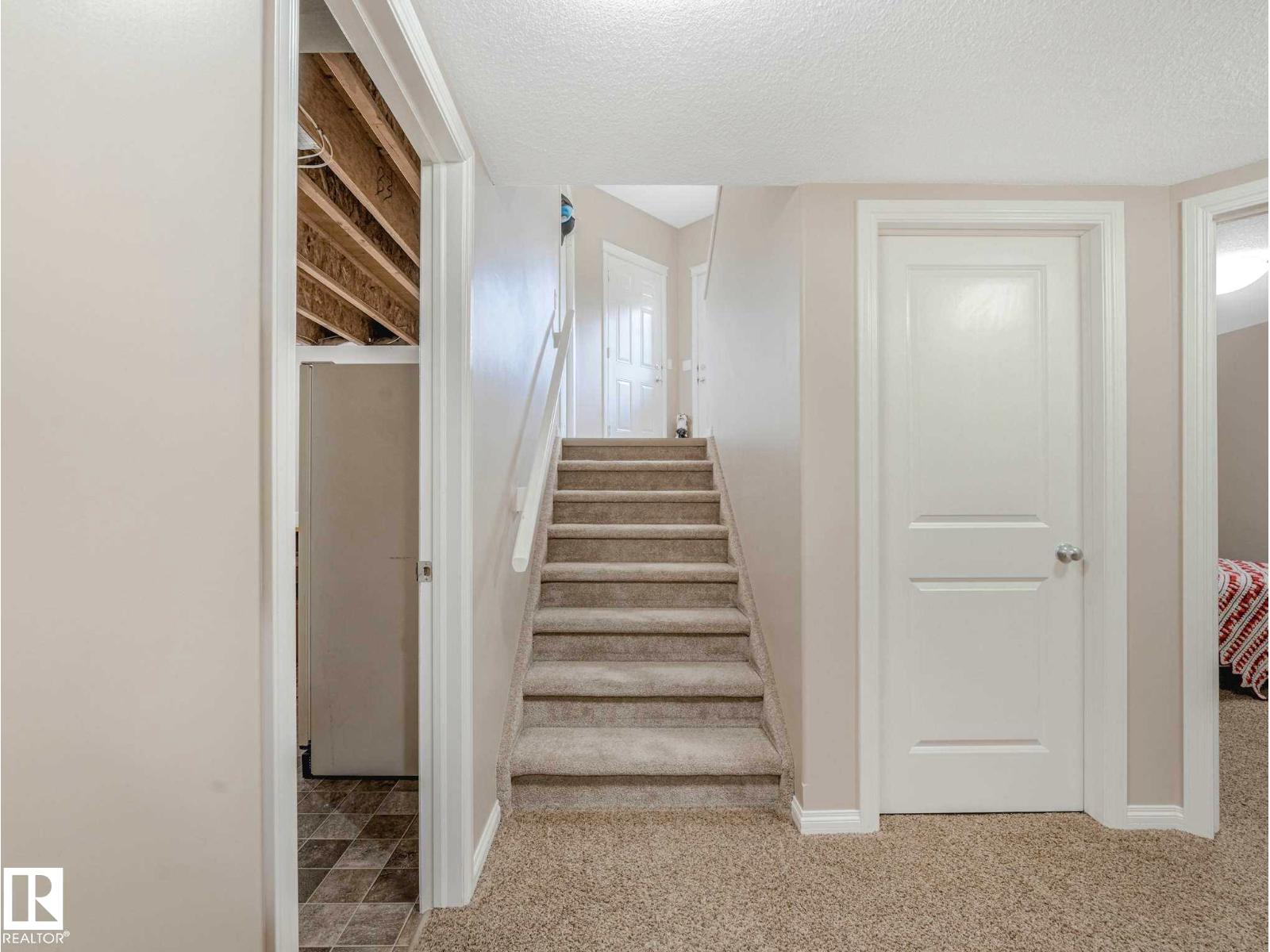 16 WADE AV - 32