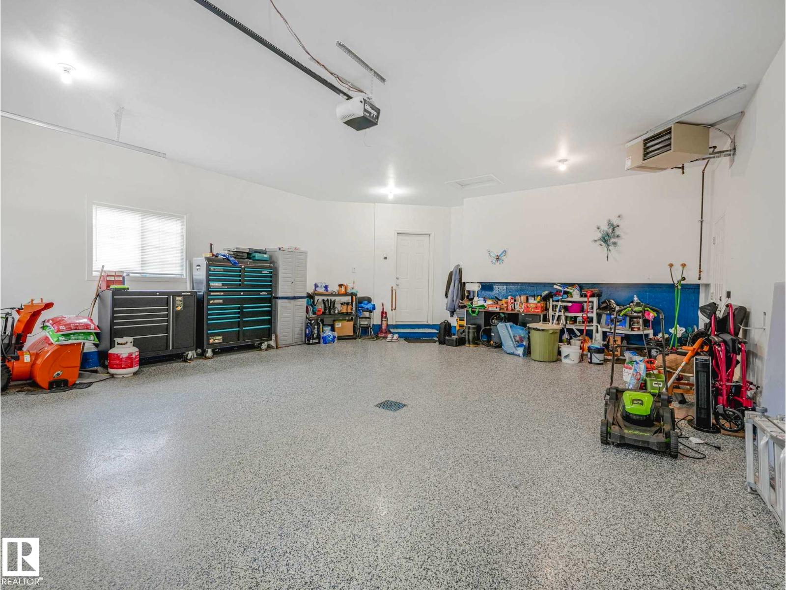 16 WADE AV - 52
