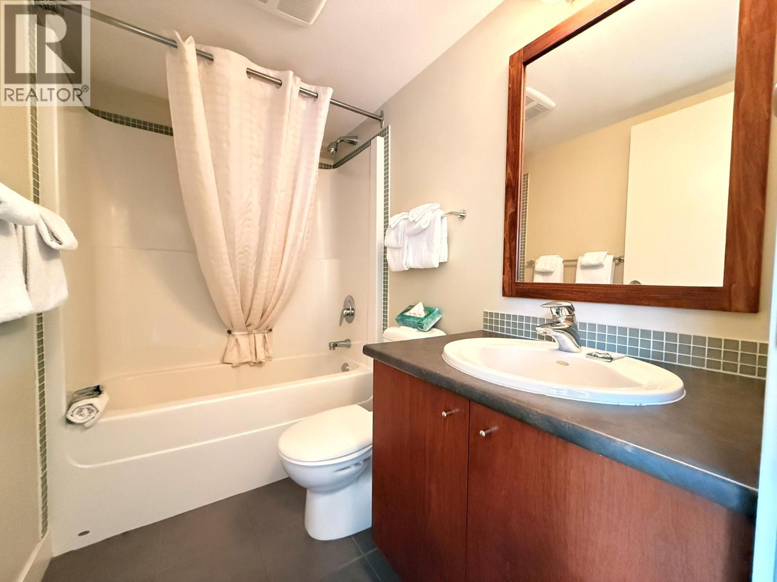 #311C 2049 SUMMIT Drive - Image 15
