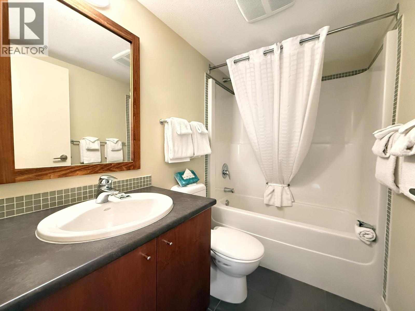 #311C 2049 SUMMIT Drive - Image 16