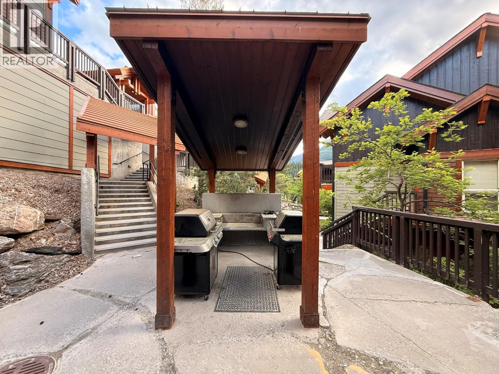 #311C 2049 SUMMIT Drive - Image 24