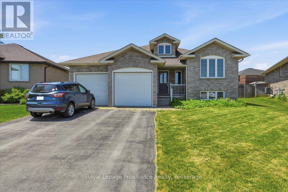 13 FREEDOM CRESCENT - 1