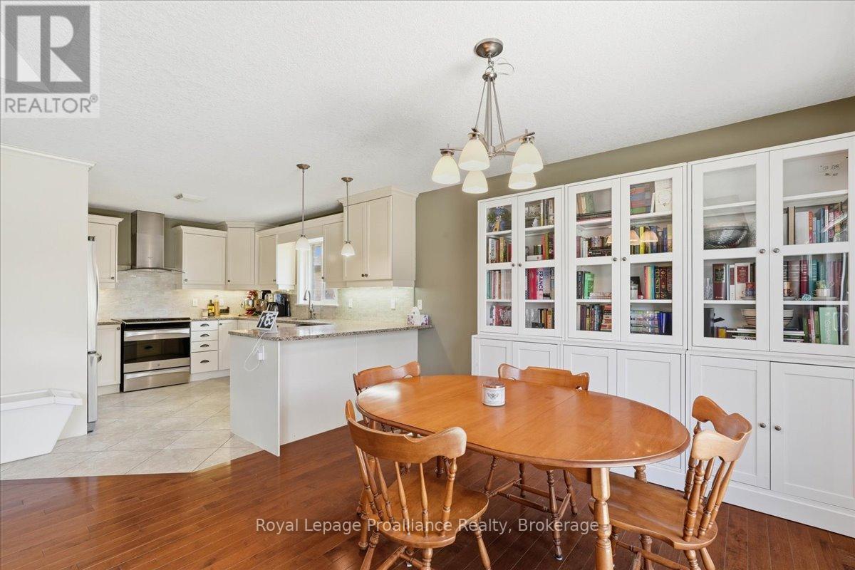 13 FREEDOM CRESCENT - 10