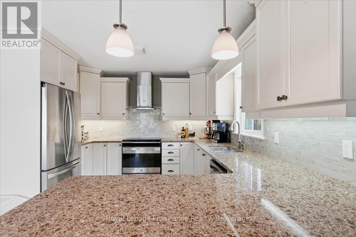 13 FREEDOM CRESCENT - 15