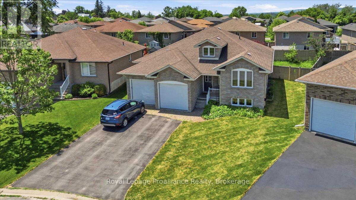 13 FREEDOM CRESCENT - 2
