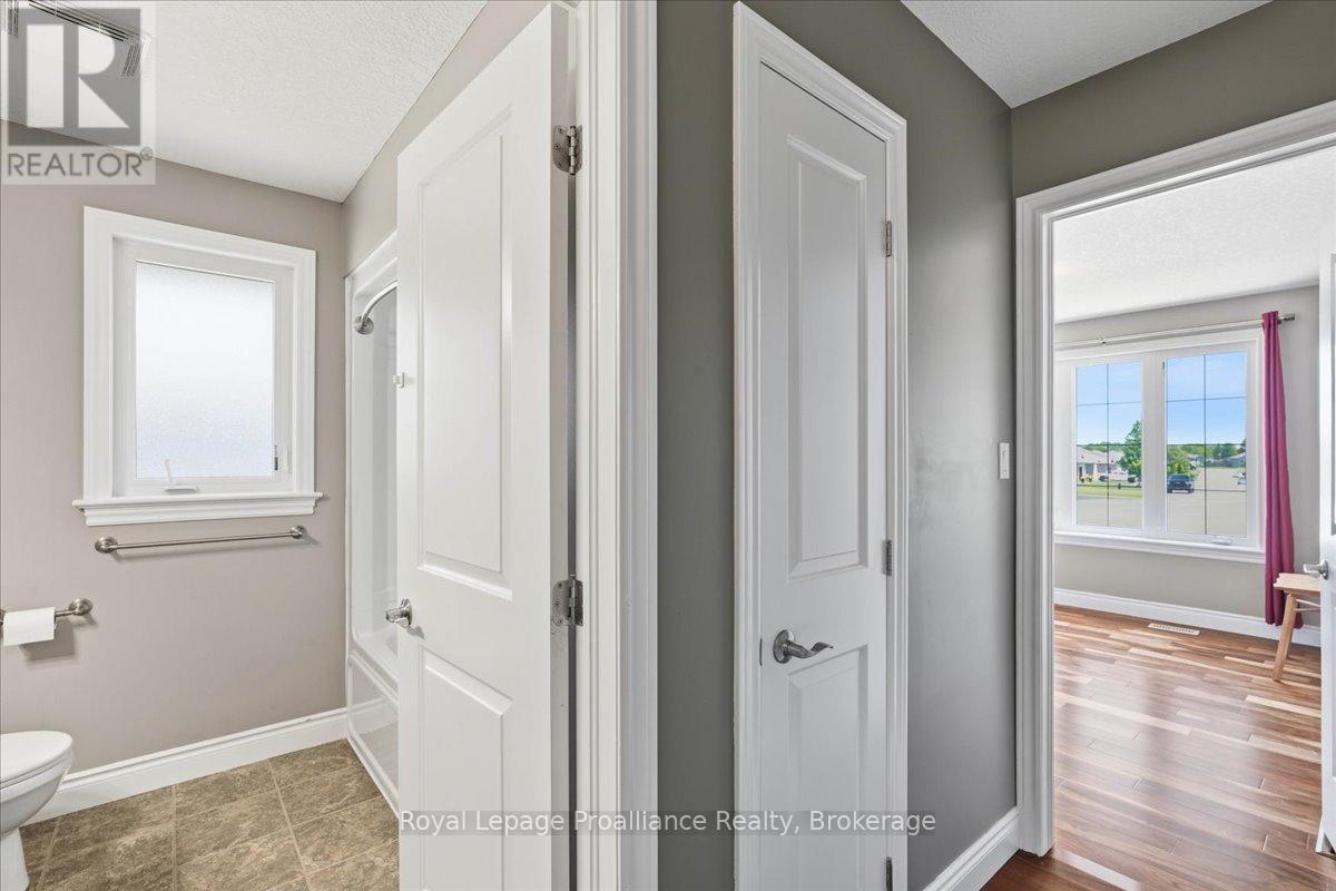 13 FREEDOM CRESCENT - 22