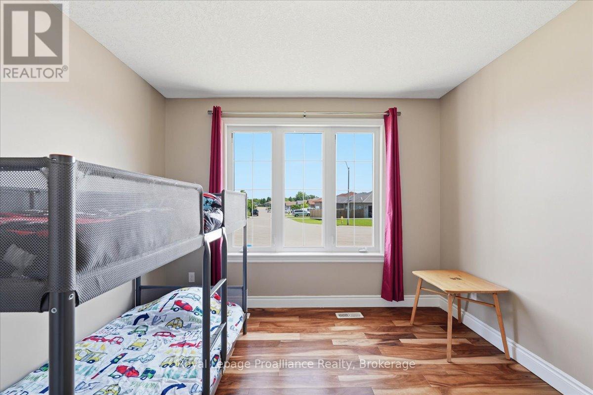13 FREEDOM CRESCENT - 25