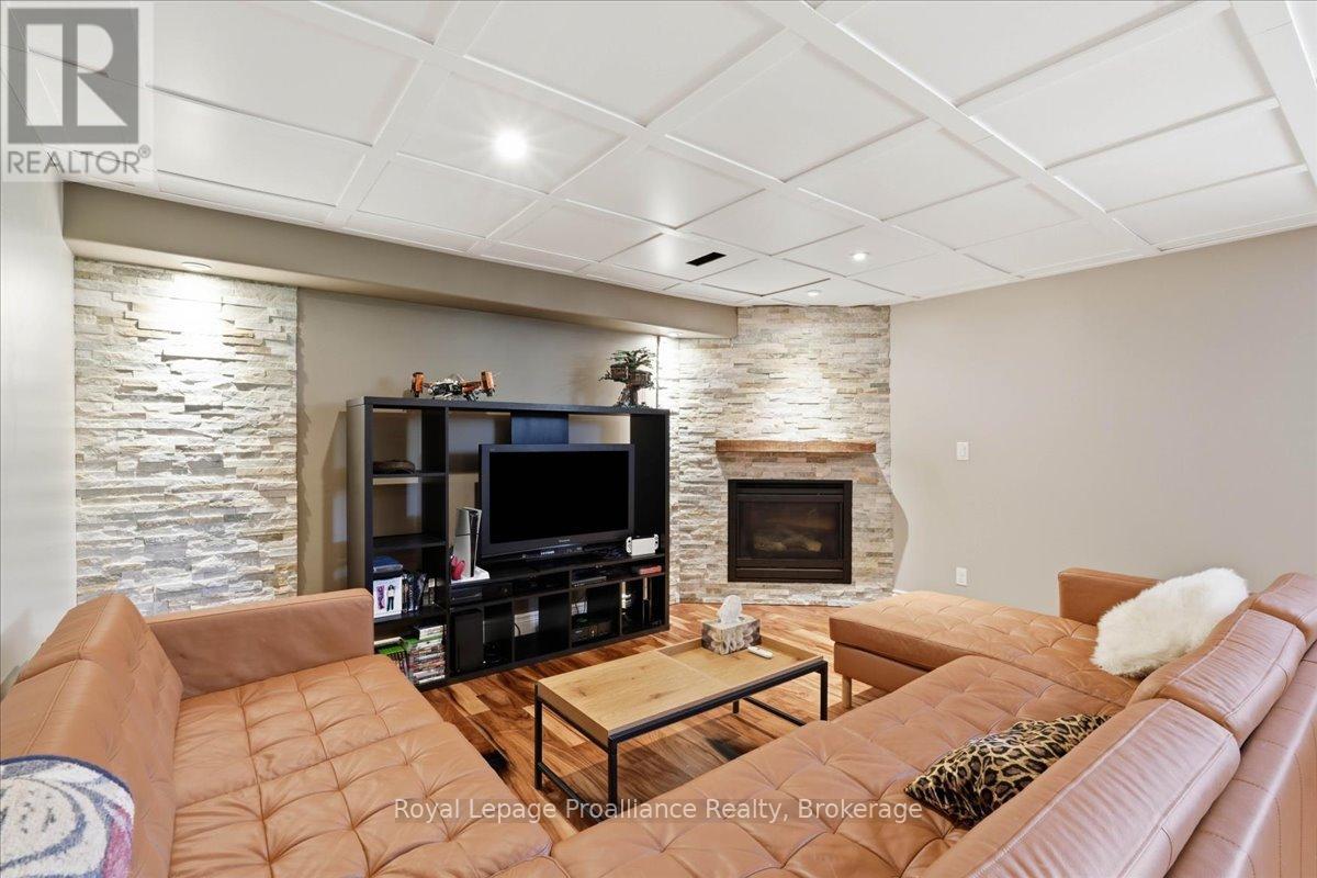 13 FREEDOM CRESCENT - 30