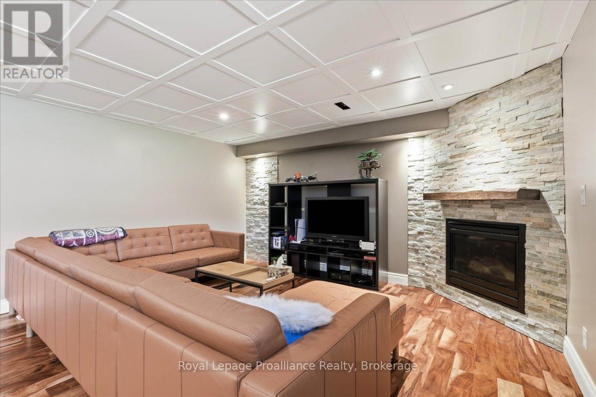 13 FREEDOM CRESCENT - 31