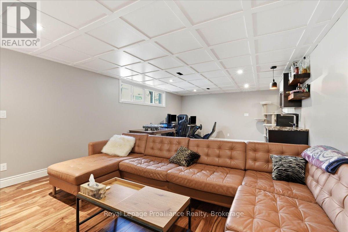 13 FREEDOM CRESCENT - 32