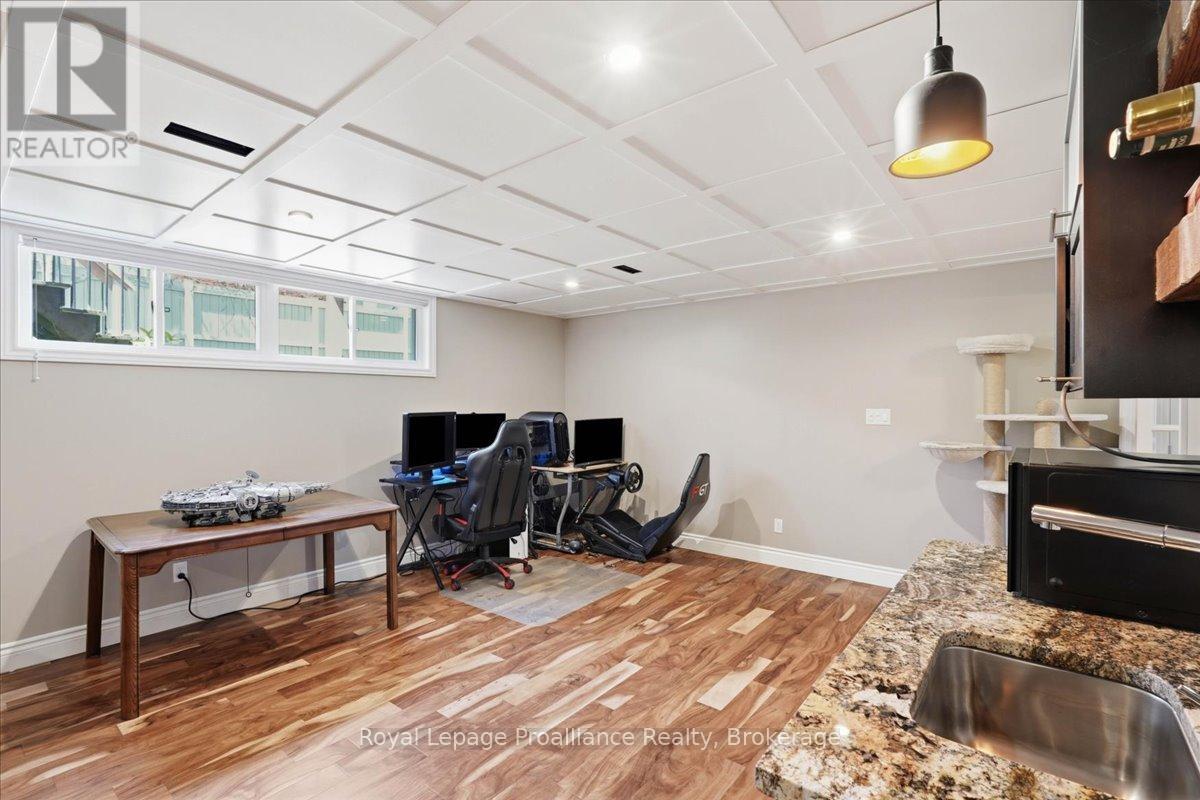 13 FREEDOM CRESCENT - 33