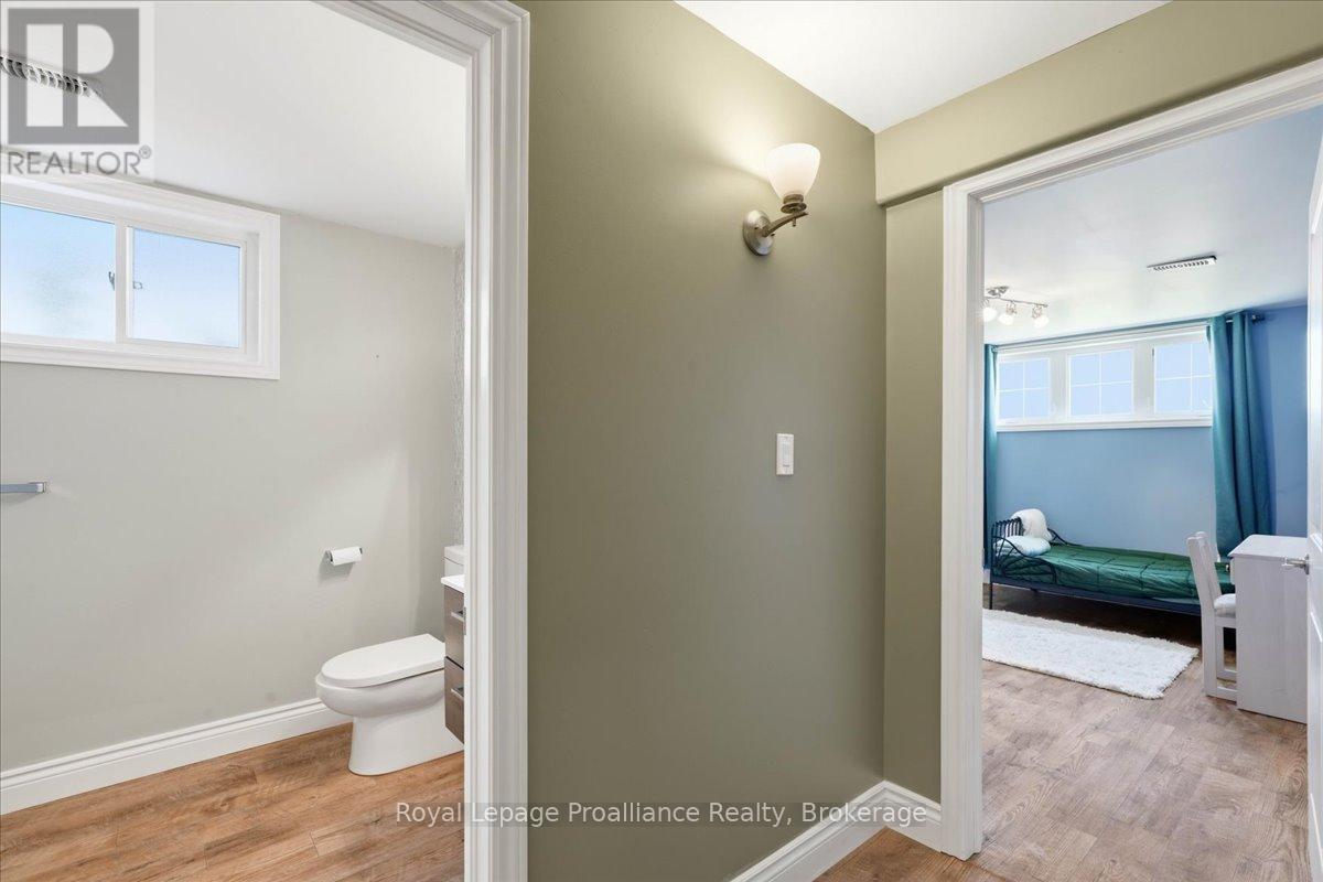 13 FREEDOM CRESCENT - 36