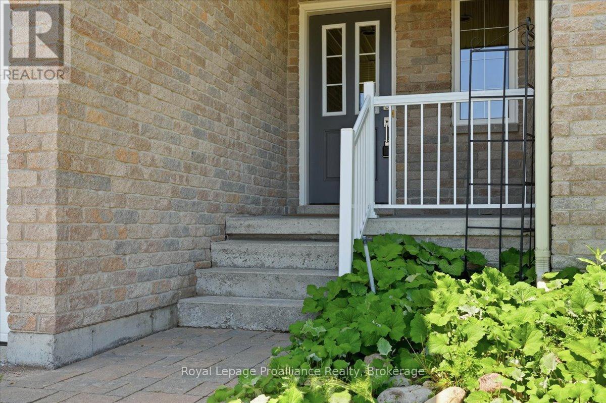 13 FREEDOM CRESCENT - 4
