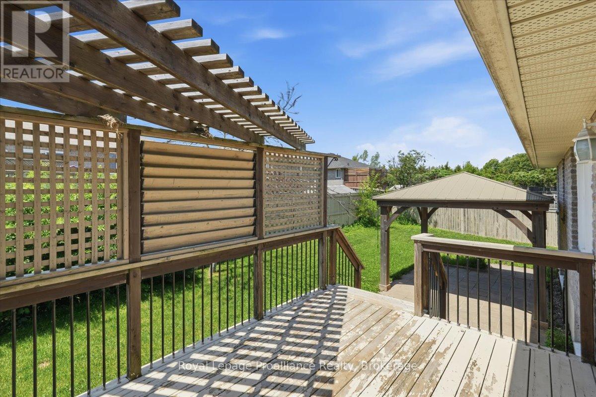 13 FREEDOM CRESCENT - 44