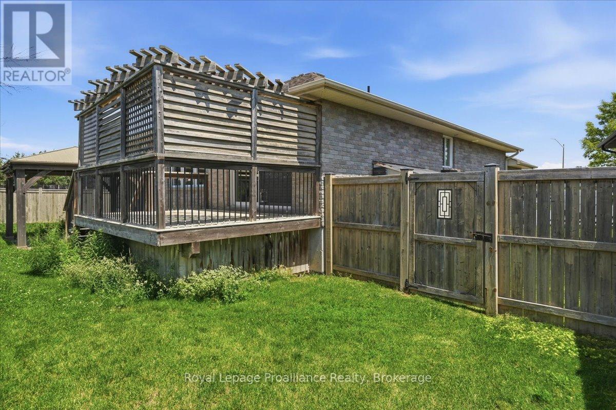 13 FREEDOM CRESCENT - 48