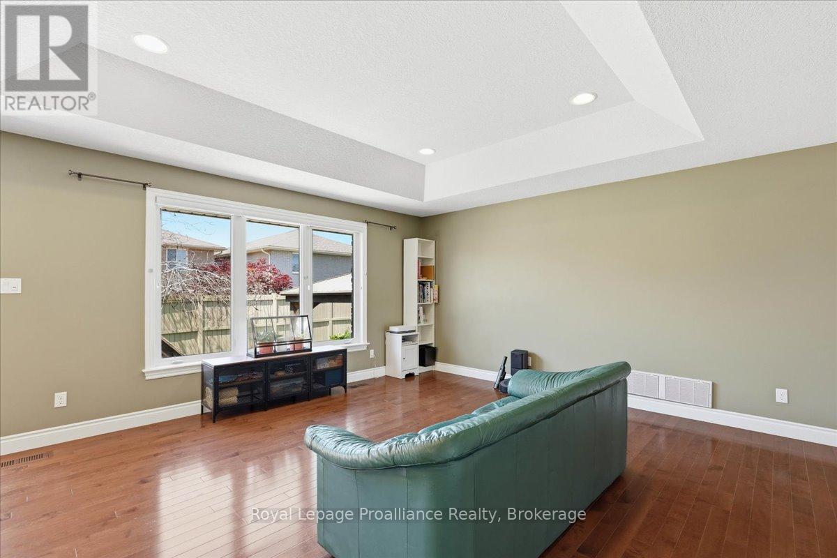 13 FREEDOM CRESCENT - 8