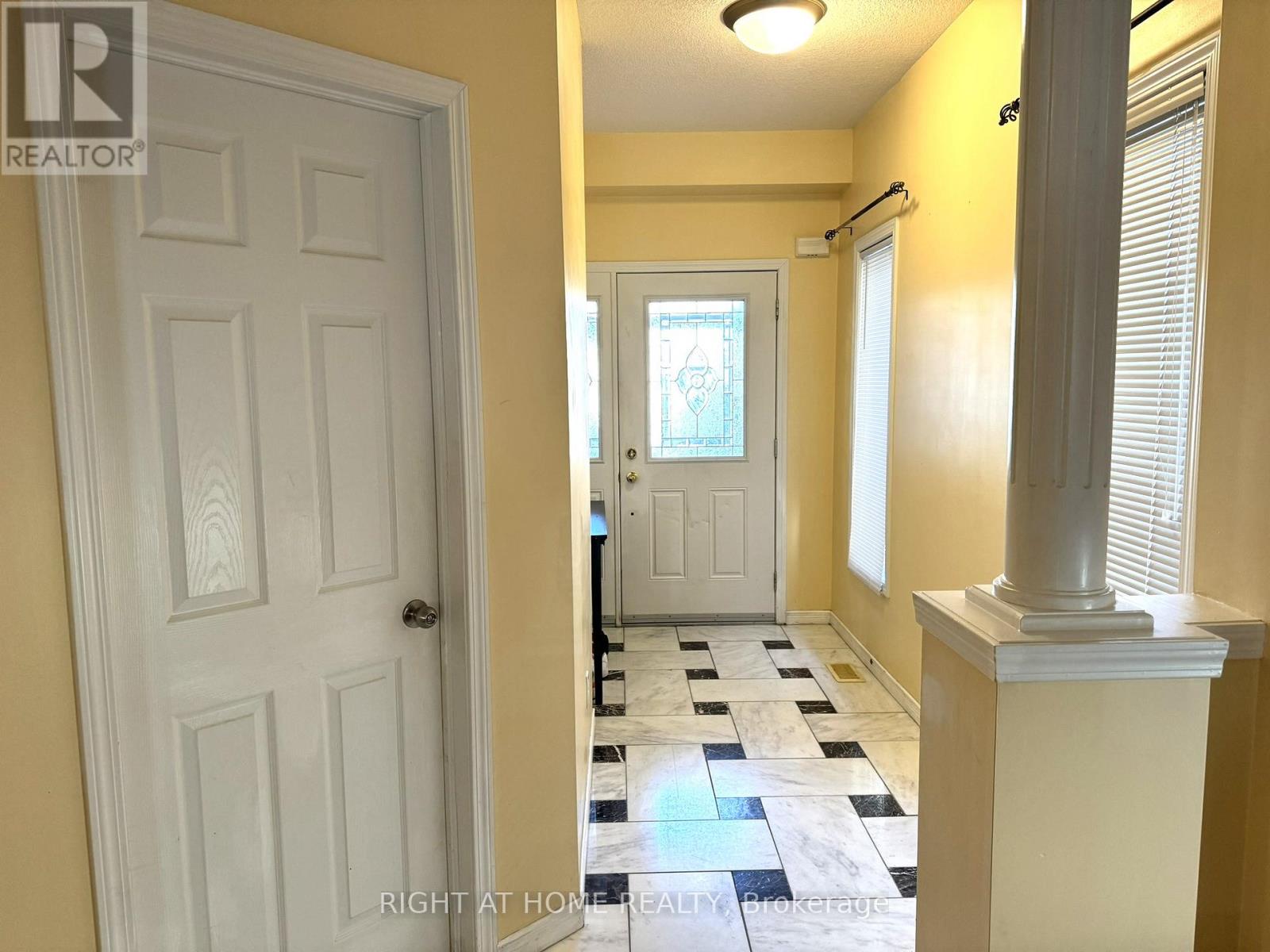 252 LEMON GRASS CRESCENT — photo 3