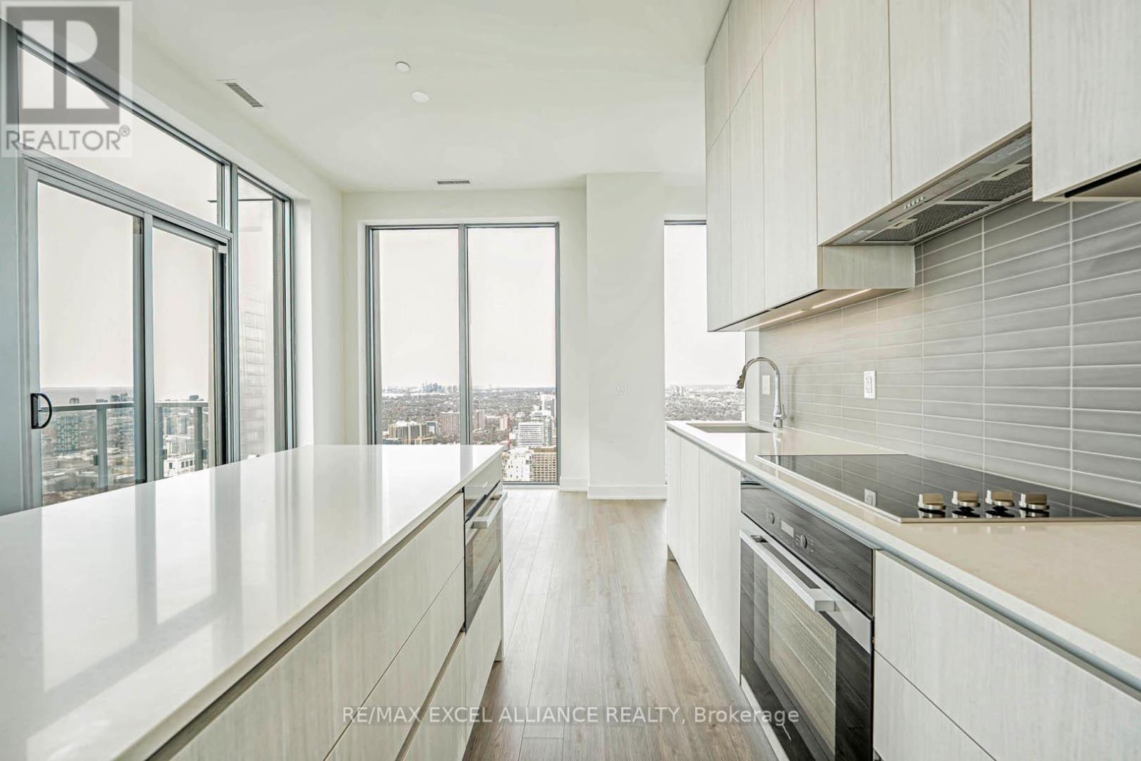 5102- 8 Cumberland Street, Toronto, ON photo 10