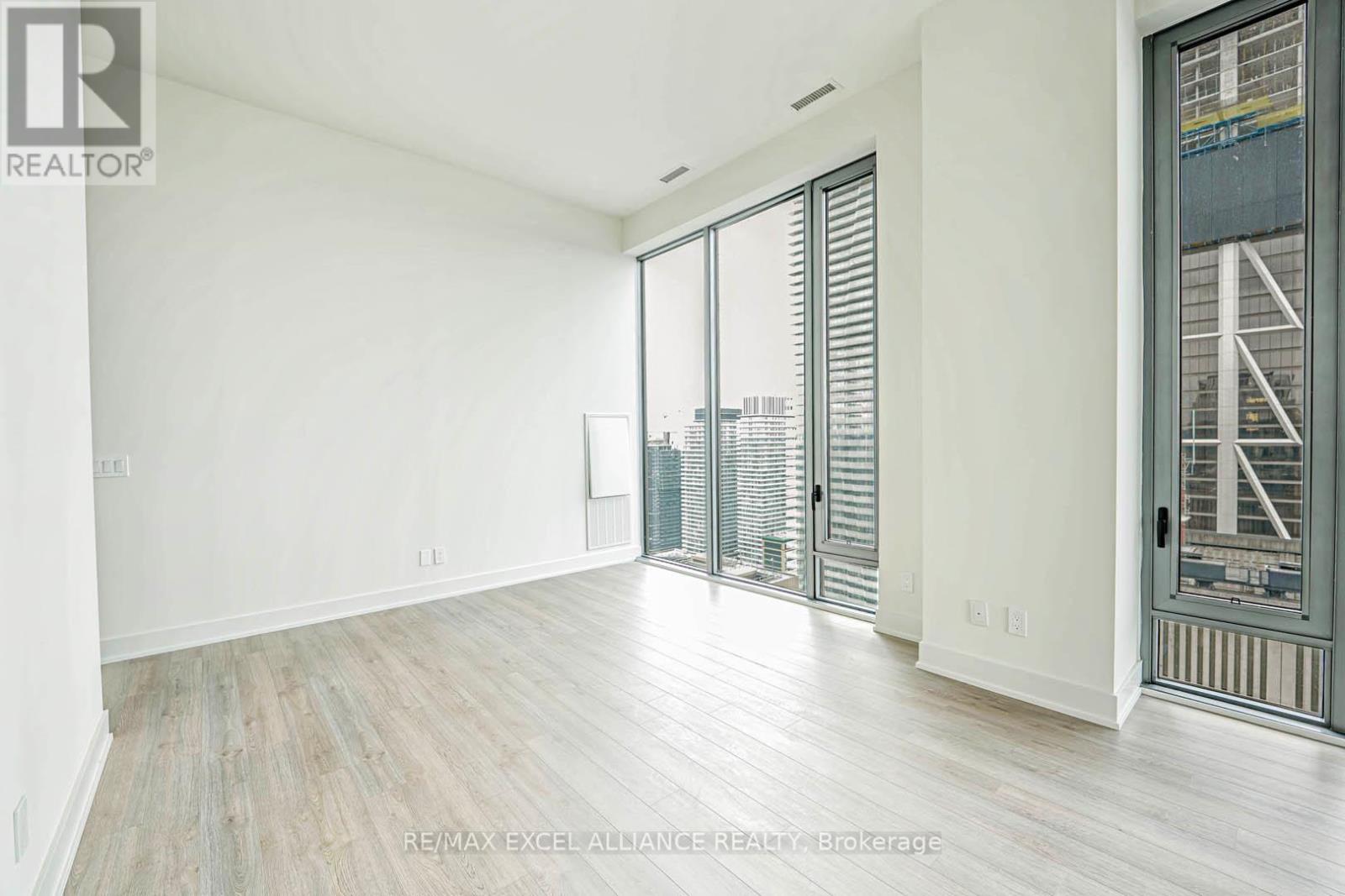 5102- 8 Cumberland Street, Toronto, ON photo 5
