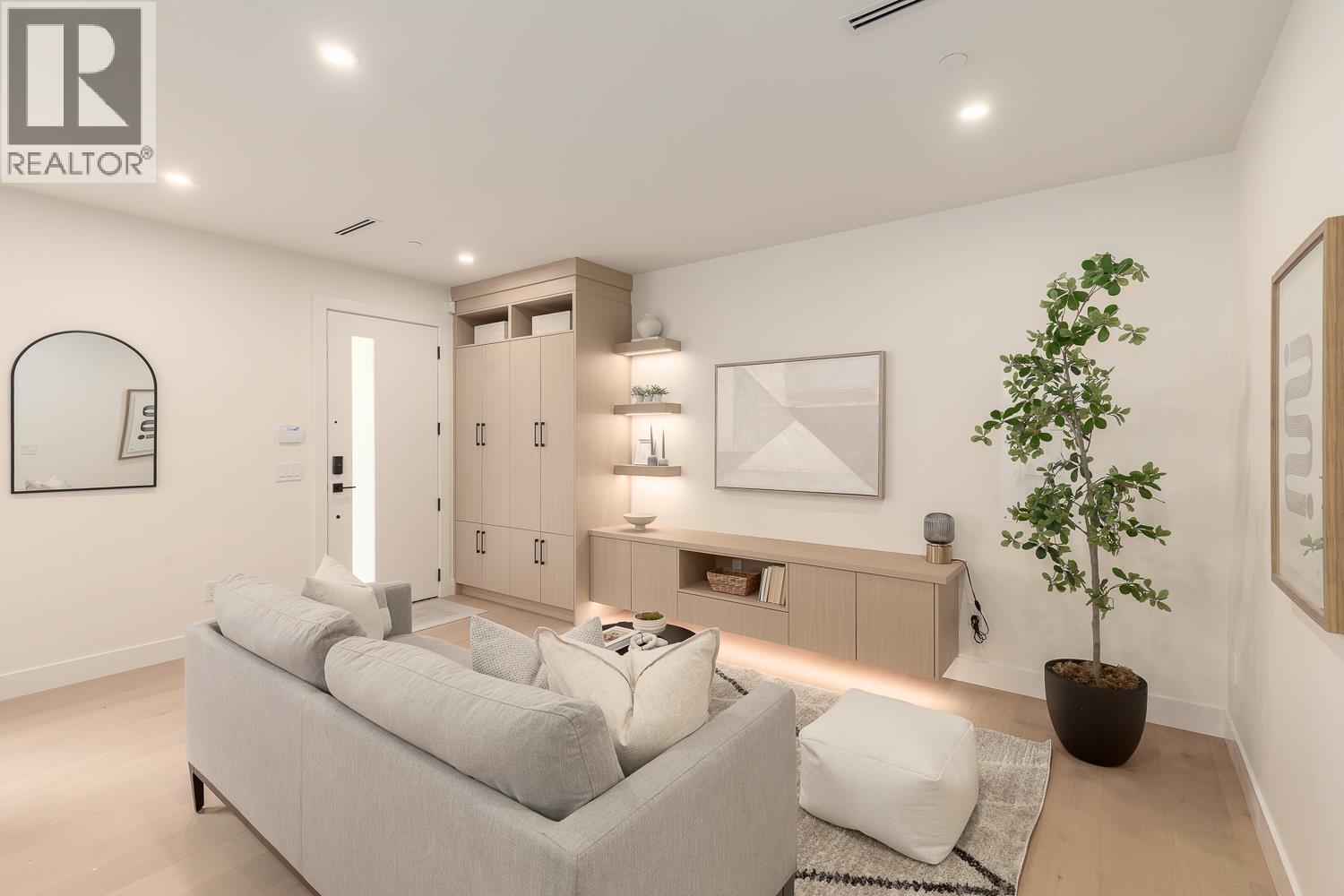 1 3633 TURNER STREET, Vancouver