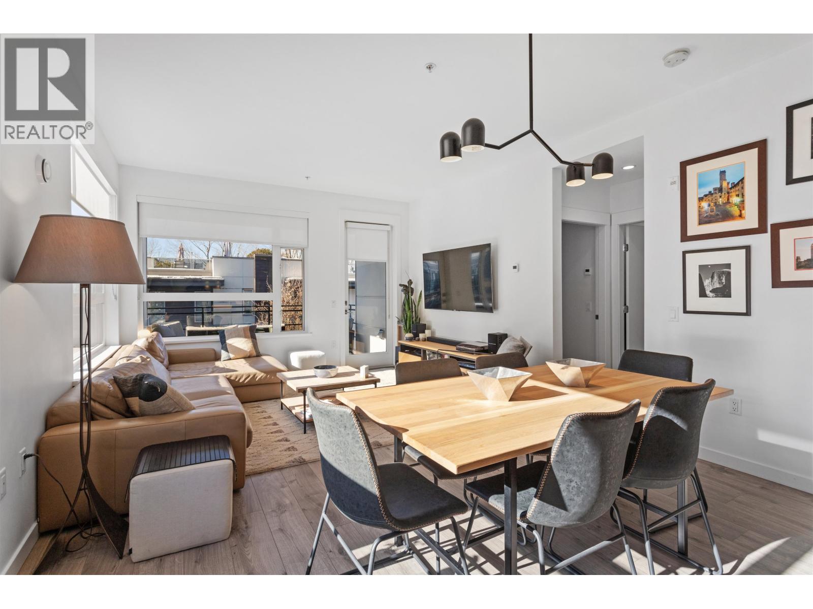204 715 W 15TH STREET, North Vancouver