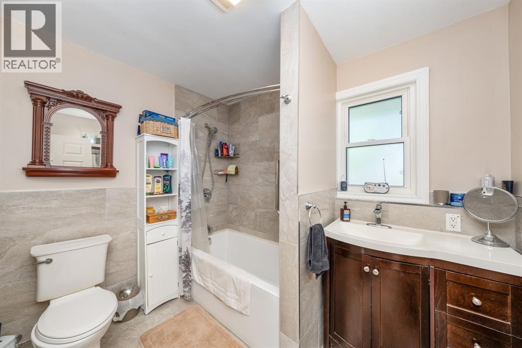 13 CANARY CRESCENT - 15