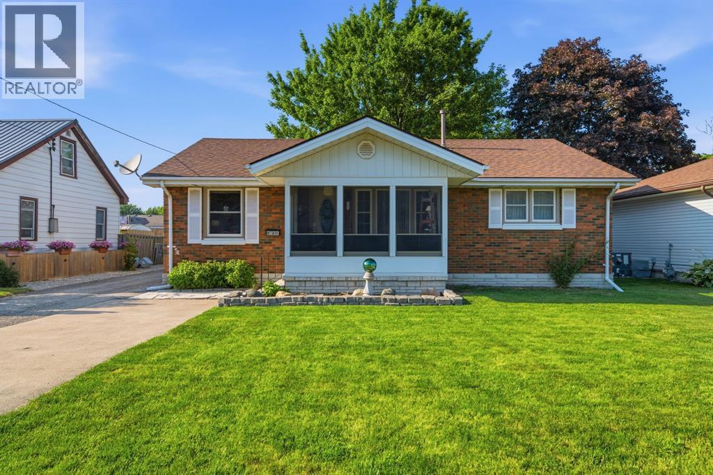 13 CANARY CRESCENT - 2