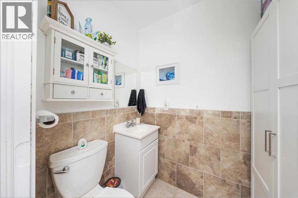 13 CANARY CRESCENT - 23