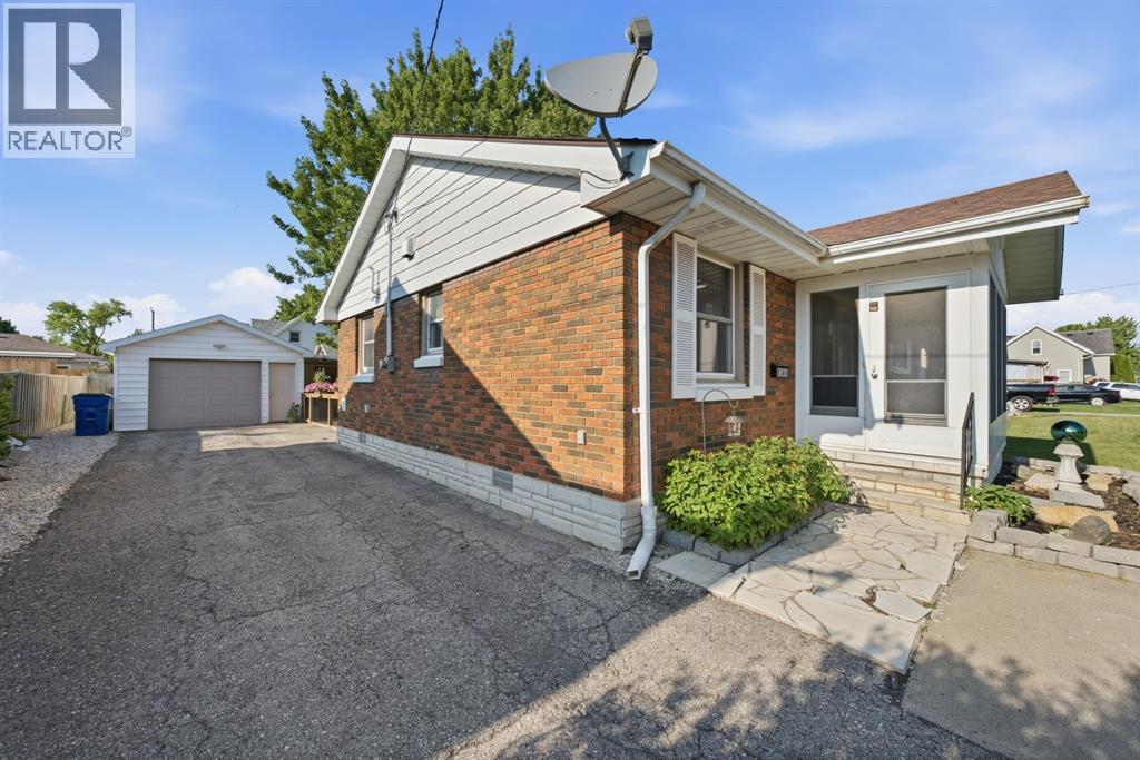 13 CANARY CRESCENT - 3
