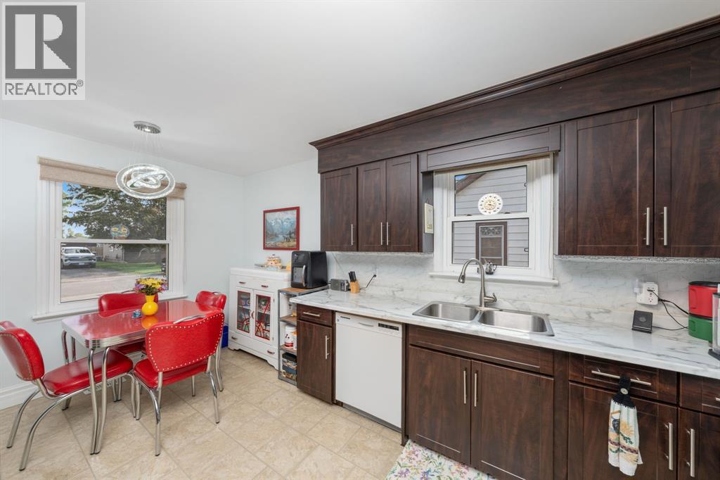 13 CANARY CRESCENT - 13