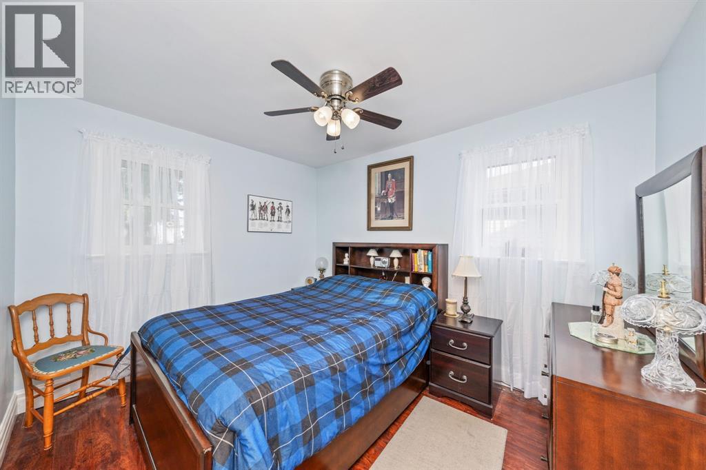 13 CANARY CRESCENT - 17