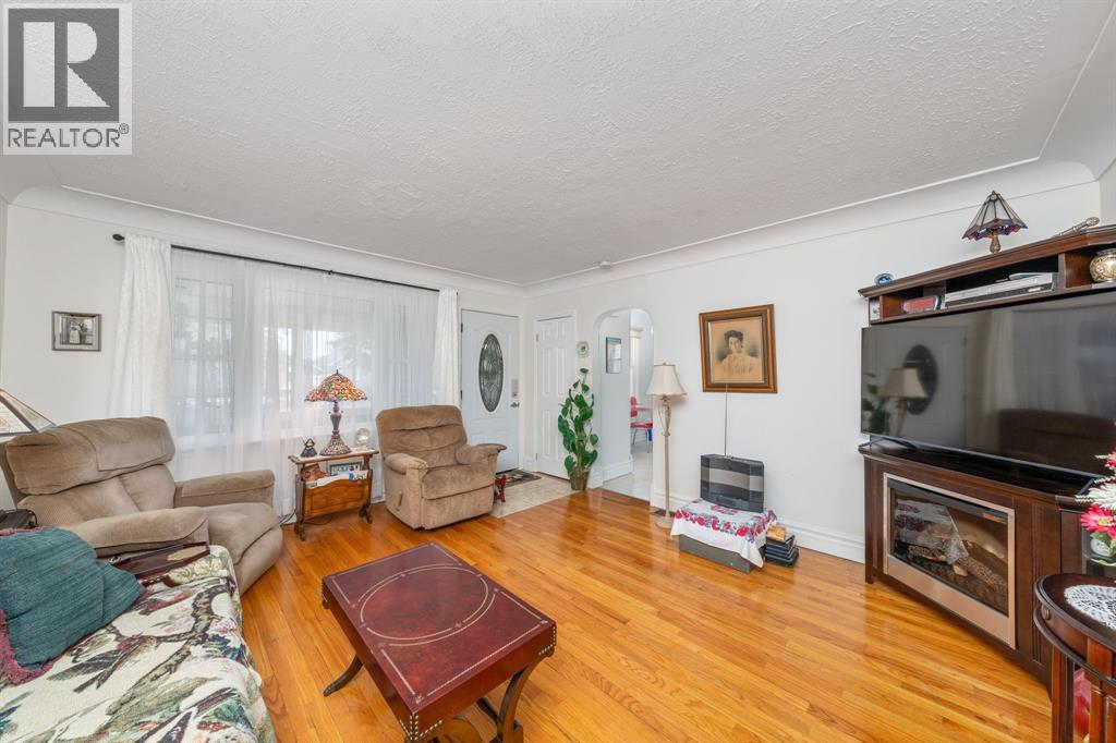 13 CANARY CRESCENT - 8