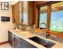 750 395 Highway, Christina Lake, BC V0H1E0 Photo 26
