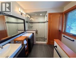 750 395 Highway, Christina Lake, BC V0H1E0 Photo 40