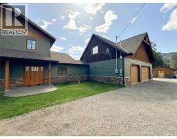 Mud room - 750 395 Highway, Christina Lake, BC V0H1E0 Photo 9