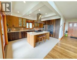 750 395 Highway, Christina Lake, BC V0H1E0 Photo 23