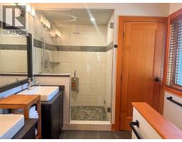 750 395 Highway, Christina Lake, BC V0H1E0 Photo 41