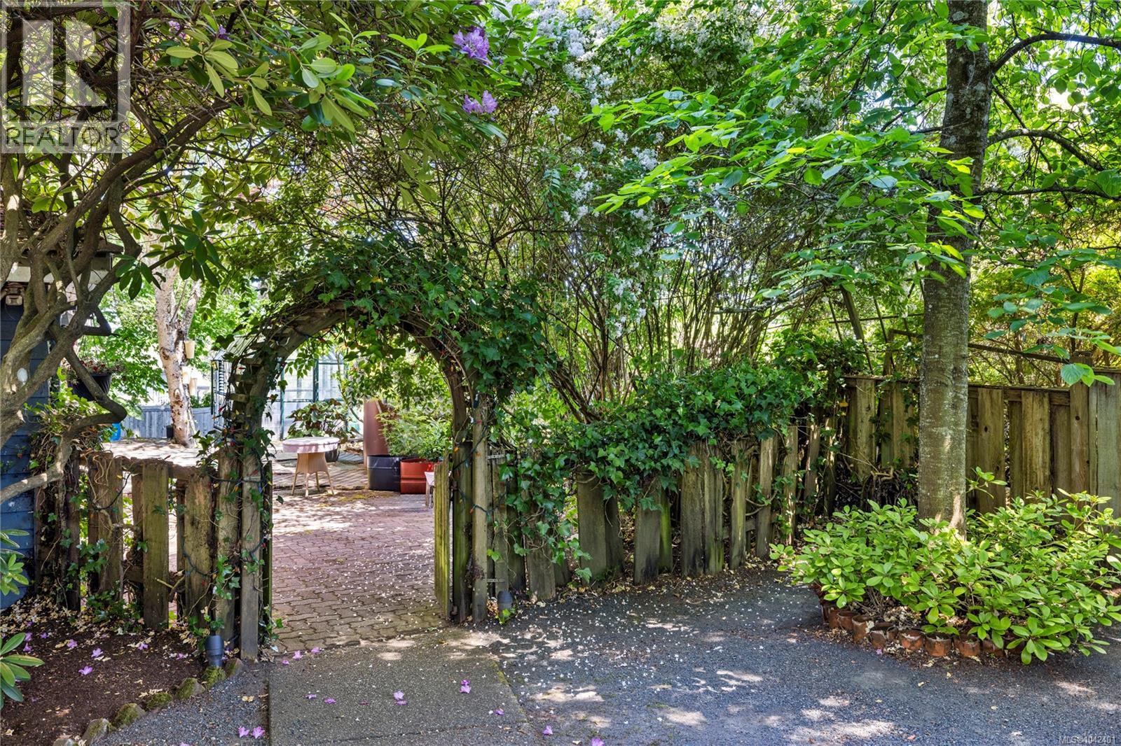 139 Hoylake Rd W - 39