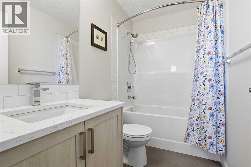 #3420 33 Carringham Gate NW - 9