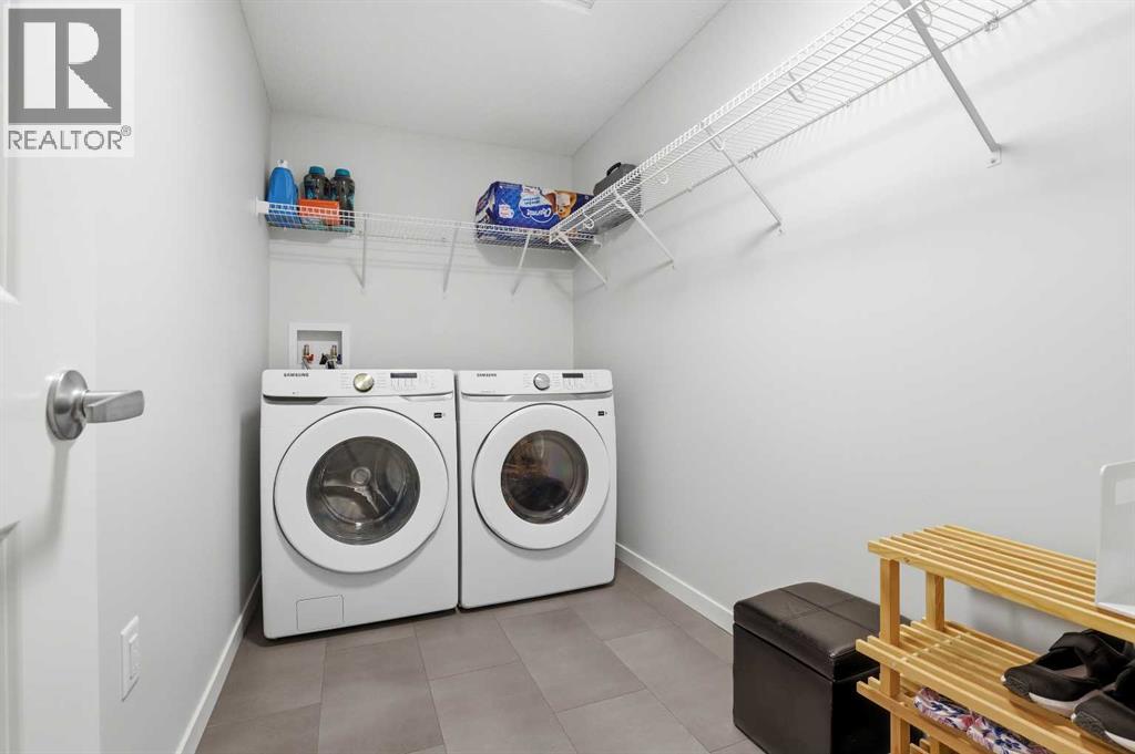 #3420 33 Carringham Gate NW - 13