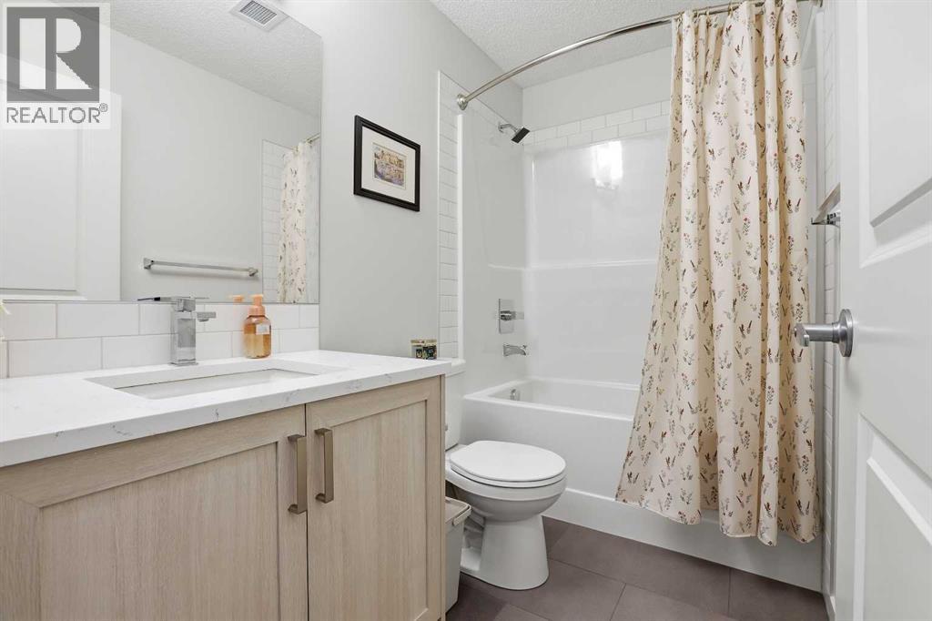 #3420 33 Carringham Gate NW - 12