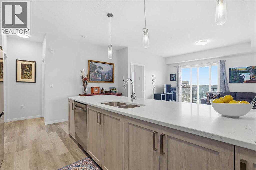#3420 33 Carringham Gate NW - 4